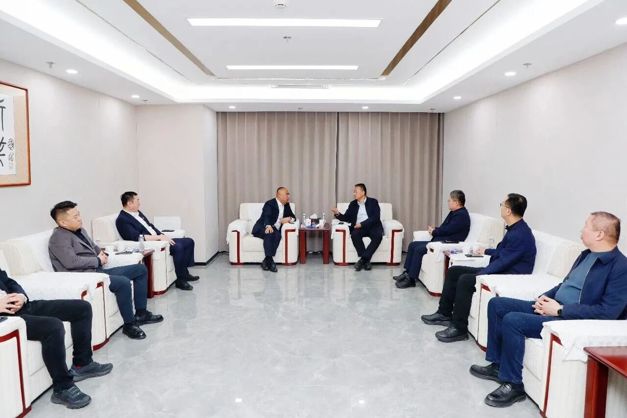 鑫和资源集团董事长陈波率队赴国能新朔铁路座谈交流